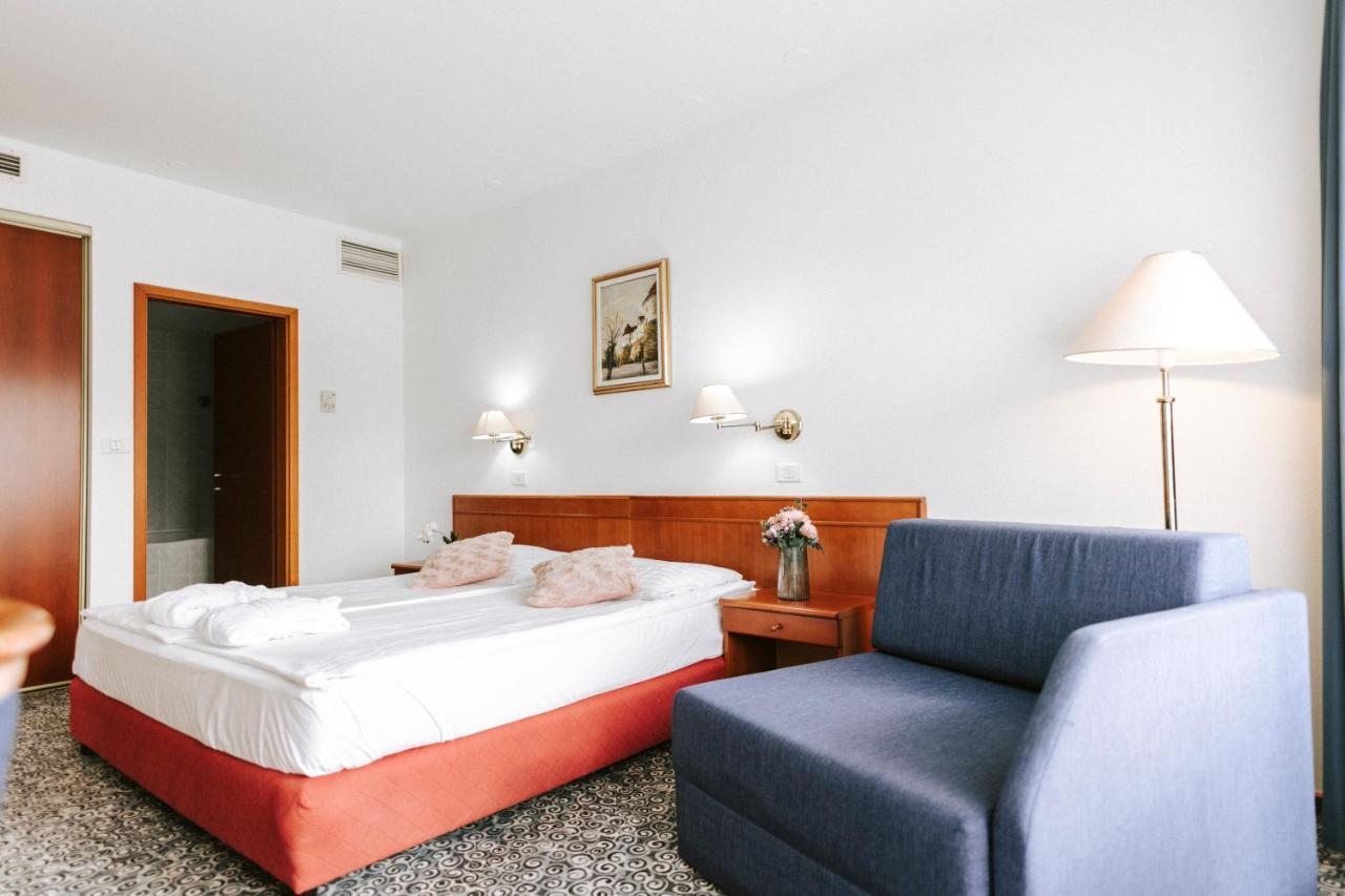 Hotel Toplice - Terme Catez ชาเตช อ็อบ ซาวี ภายนอก รูปภาพ