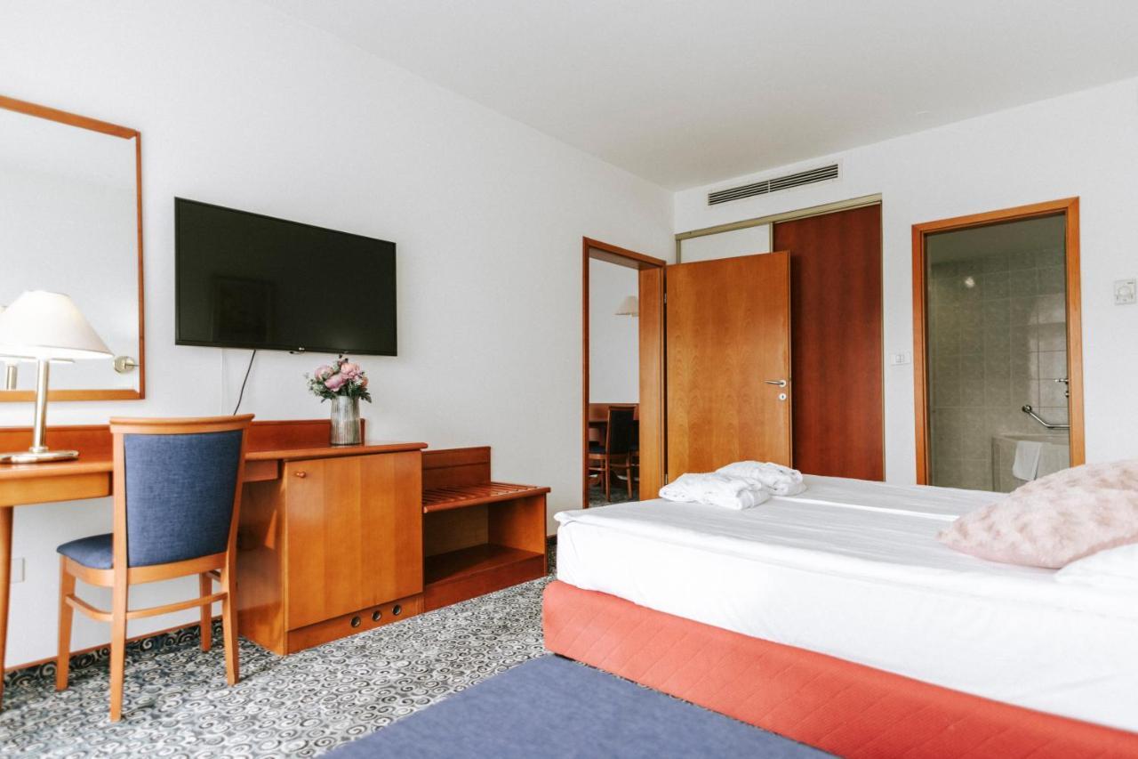 Hotel Toplice - Terme Catez ชาเตช อ็อบ ซาวี ภายนอก รูปภาพ