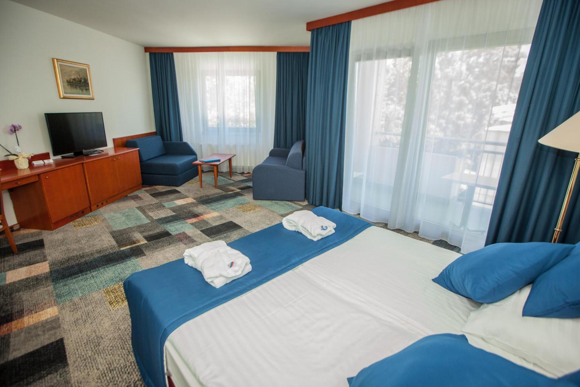 Hotel Toplice - Terme Catez ชาเตช อ็อบ ซาวี ภายนอก รูปภาพ